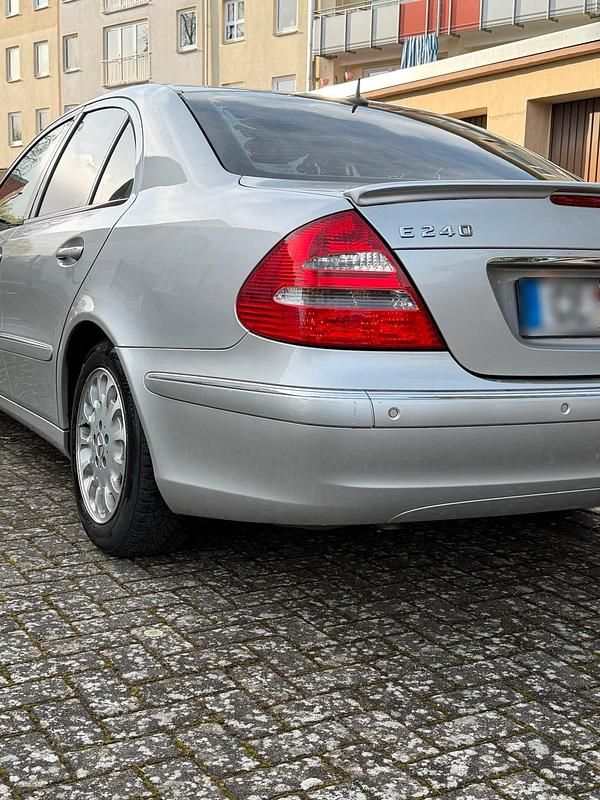 Gebraucht Mercedes E240 Elegance 177 PS (130 kW) 2002 Silber Limousine