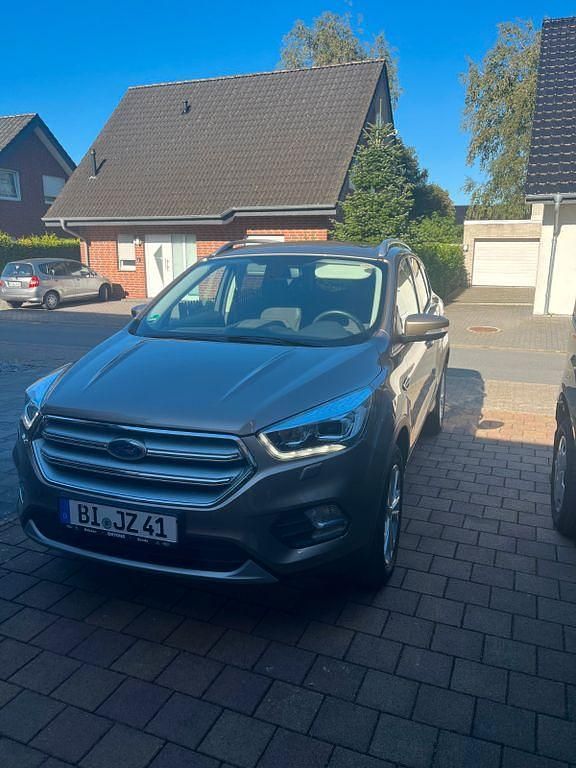 Beige Gebraucht 2019 Ford Kuga SUV | 20.900 € (Fairer Preis) - Bild 1/4