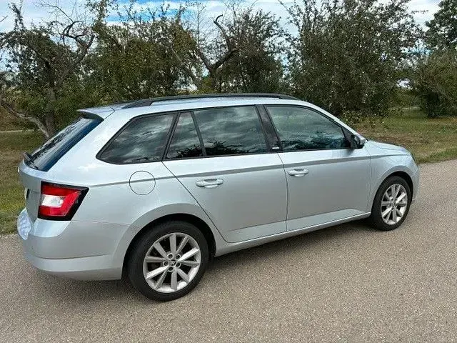 Gebraucht Skoda Fabia Joy 90 PS (66 kW) 2016 Silber Kombi
