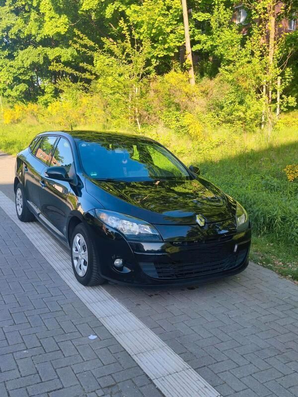 Schwarz Gebraucht 2011 Renault Mégane III Business Limousine | 4.100 € - Bild 1/4