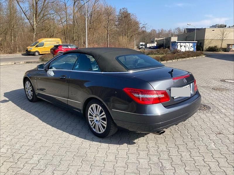 Gebraucht Mercedes E200 Avantgarde 184 PS (135 kW) 2011 Schwarz Cabrio