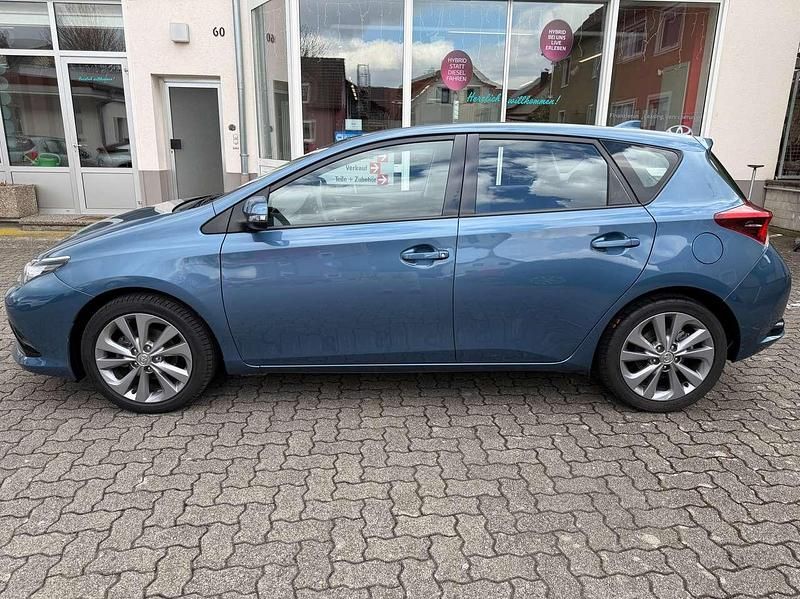 Gebraucht Toyota Auris Cool 99 PS (72 kW) 2016 Denimblau Kleinwagen