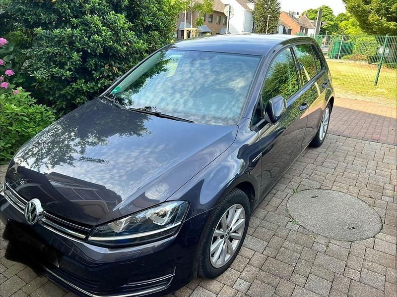 Grau Gebraucht 2015 VW Golf LOUNGE Limousine | 11.250 € (Guter Preis) - Bild 1/4