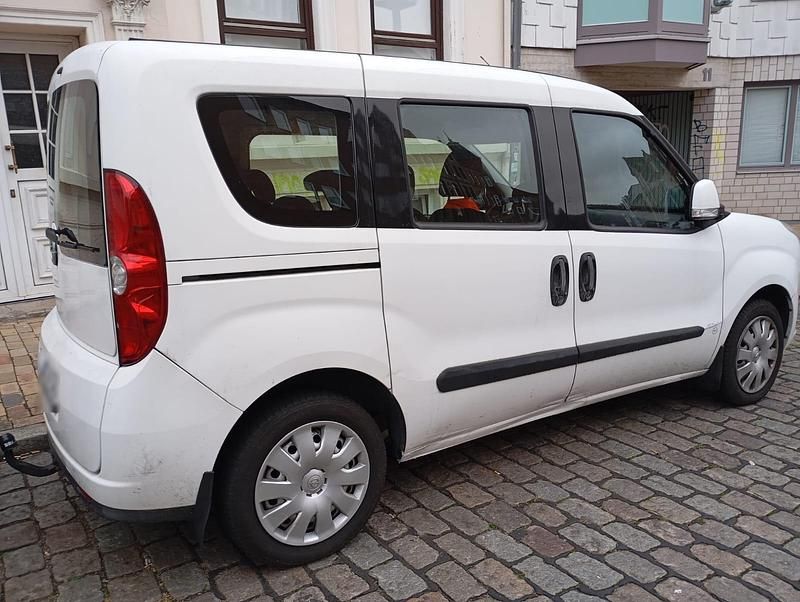 Second-hand Opel Combo 120 CP (88 kW) 2012 Alb Monovolum