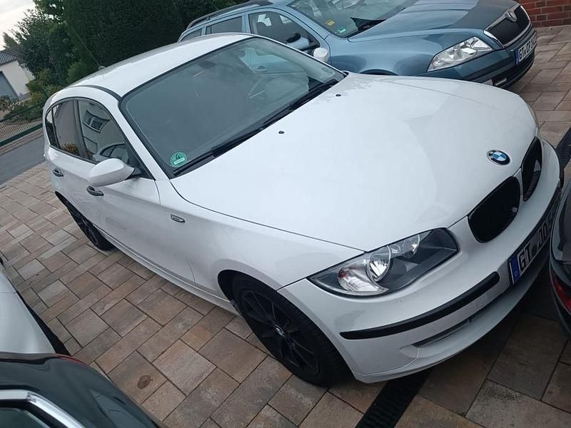 Weiß Gebraucht 2009 BMW 116 Advantage Kleinwagen | 2.500 € (Guter Preis) - Bild 1/4