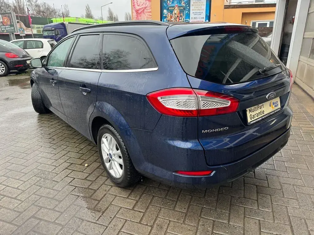 Gebraucht Ford Mondeo Champions Edition 140 PS (102 kW) 2013 Blau Limousine