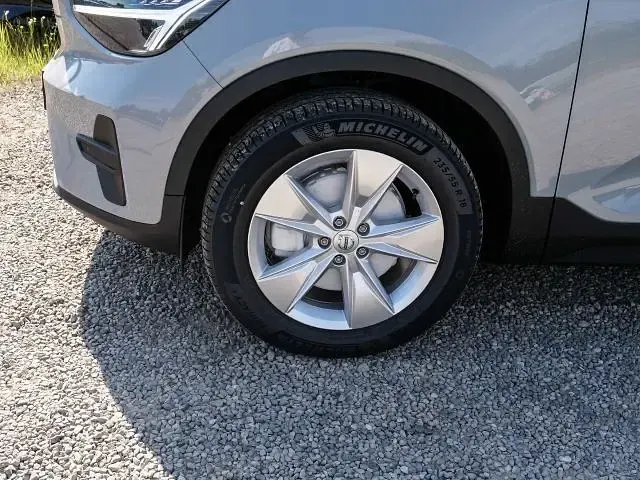 Neu Volvo XC40 Core 163 PS (119 kW) 2026 Denim blue / metallic SUV