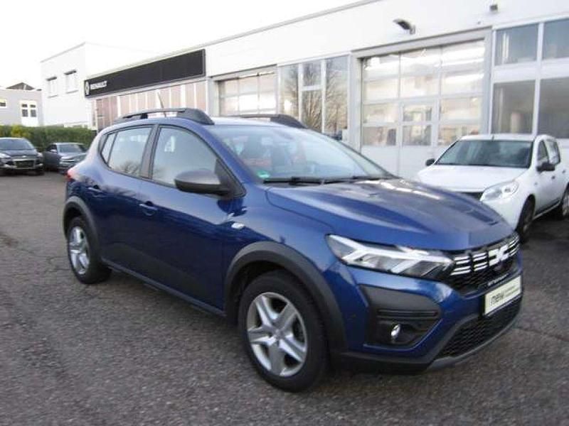 Blau (metallic) Gebraucht 2023 Dacia Sandero Stepway Limousine | 16.490 € (Etwas zu teuer) - Bild 1/4