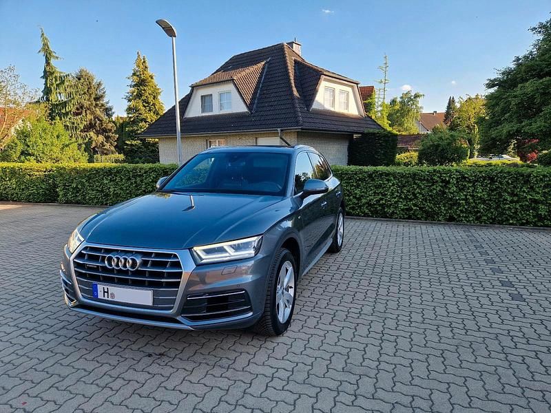 Grau Gebraucht 2018 Audi Q5 Sport SUV | 27.200 € (Fairer Preis) - Bild 1/4