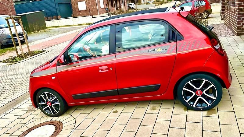 Gebraucht Renault Twingo 70 PS (51 kW) 2015 Rot Kleinwagen