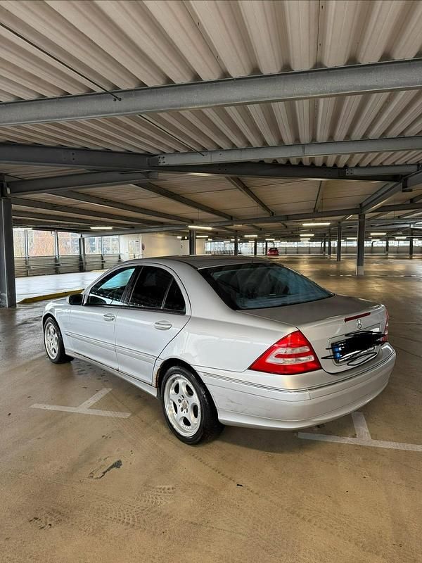 Gebraucht Mercedes C200 163 PS (119 kW) 2004 Andere farben Limousine