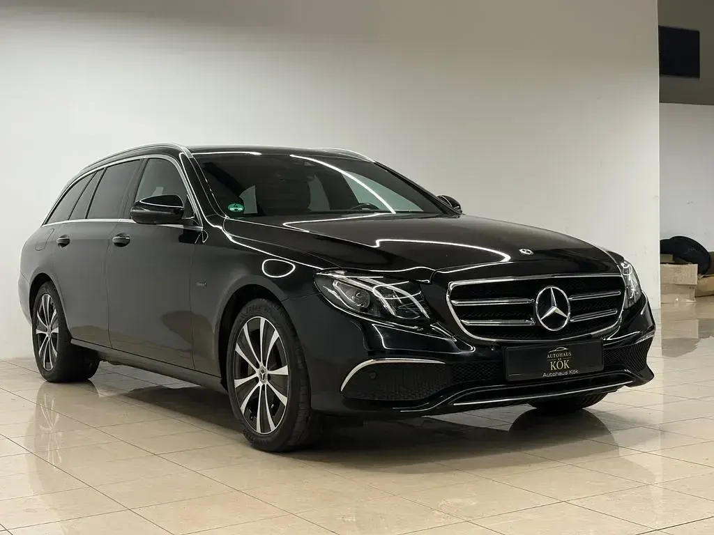Gebraucht Mercedes E300 194 PS (142 kW) 2020 Schwarz Kombi