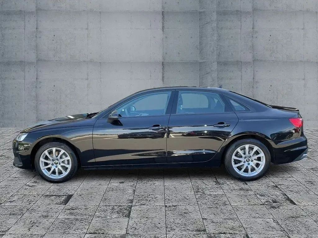 Gebraucht Audi A4 Basis 204 PS (150 kW) 2022 Mythosschwarz metallic Limousine