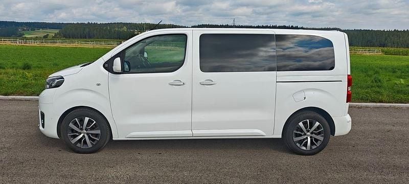 Weiß Gebraucht 2018 Toyota Proace Team Van | 21.900 € (Fairer Preis) - Bild 1/4