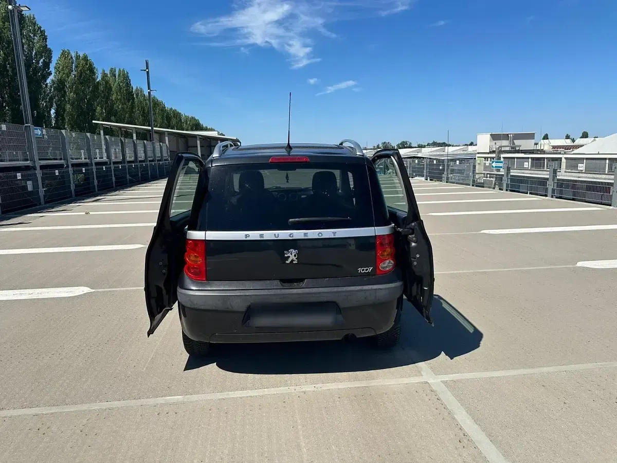 Gebraucht Peugeot 1007 65 PS (47 kW) 2005 Schwarz Van / Kleinbus