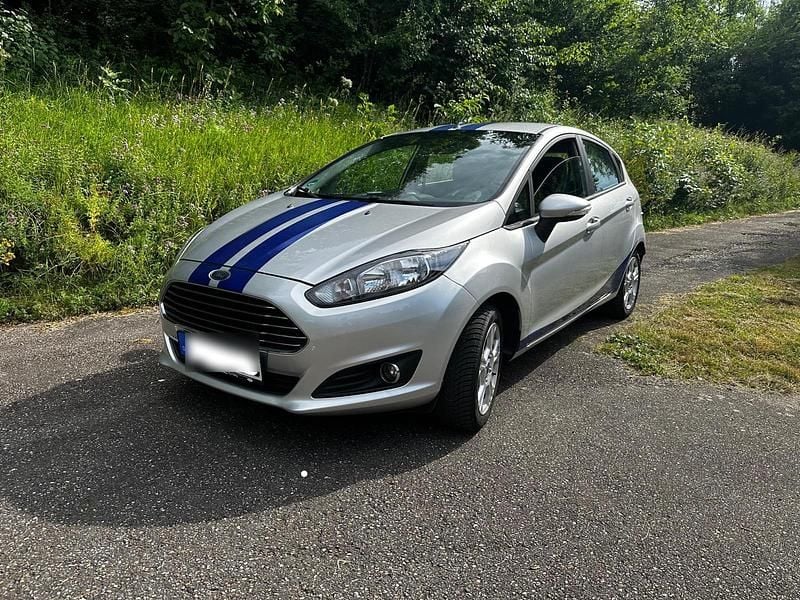 Silber Gebraucht 2016 Ford Fiesta Kleinwagen | 5.899 € (Fairer Preis) - Bild 1/4
