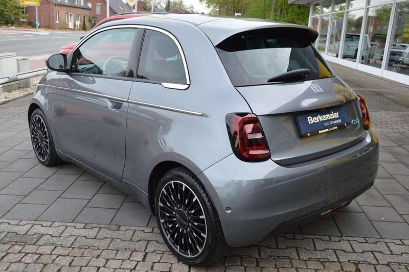 Gebraucht Fiat 500e La Prima 86 kW (118 PS) 2022 Colore esterno mineral grau Limousine