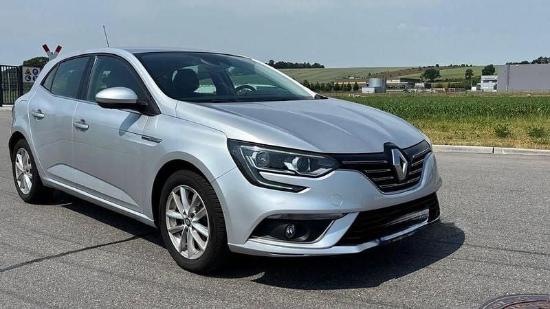 Silber Gebraucht 2016 Renault Mégane III Intens Limousine | 10.666 € (Fairer Preis) - Bild 1/4