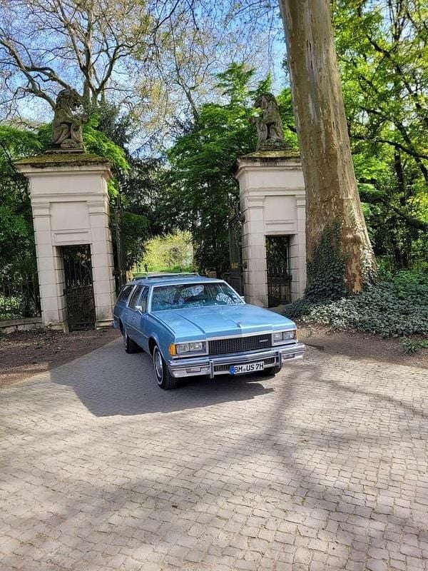 Second-hand Chevrolet Caprice 145 CP (106 kW) 1977 Albastru Berlinǎ