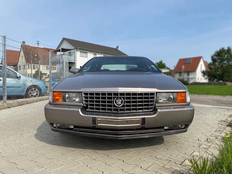 Grau Gebraucht 1995 Cadillac Seville Limousine | 2.599 € - Bild 1/4