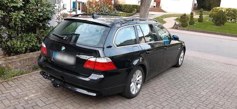 Gebraucht BMW 525 197 PS (144 kW) 2008 Schwarz Kombi