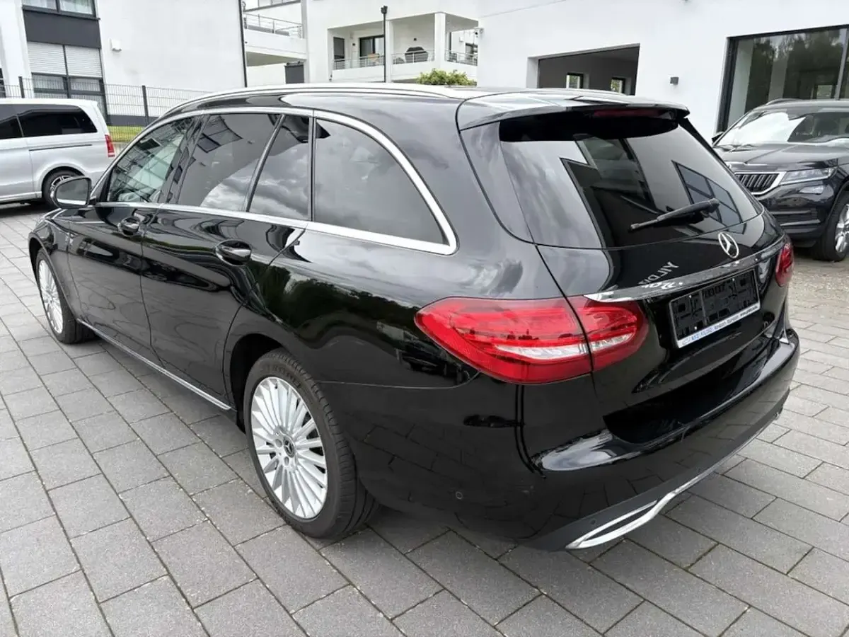 Second-hand Mercedes C220 Avantgarde 170 CP (125 kW) 2017 Negru Break