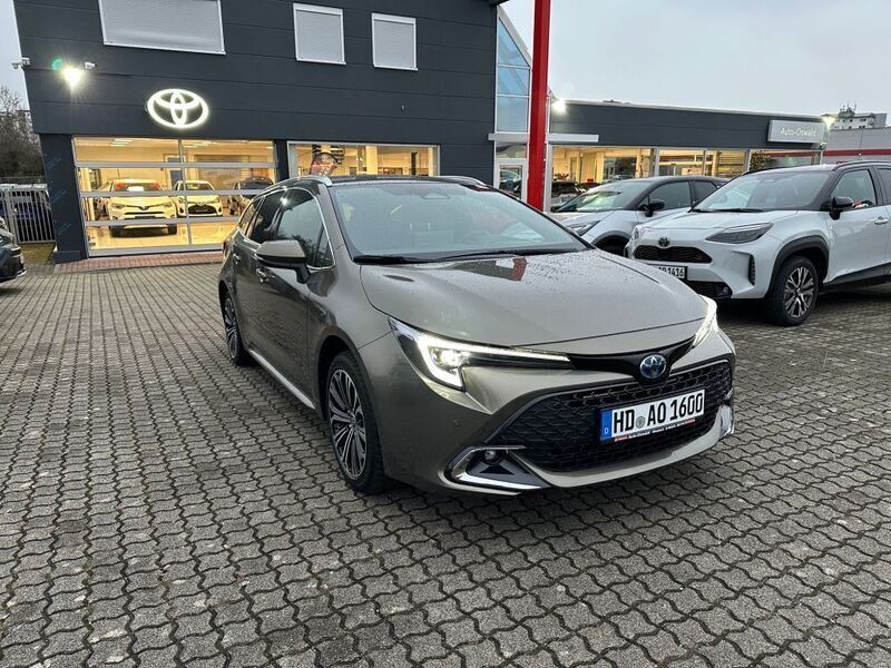 Gebraucht Toyota Corolla Team 196 PS (144 kW) 2024 Grün Kombi