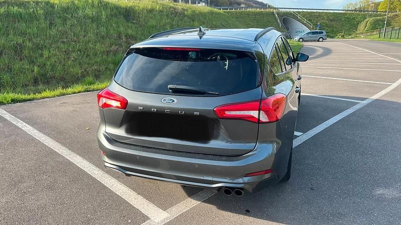 Usado Ford Focus ST-Line 150 CV (110 kW) 2019 Gris Familiar