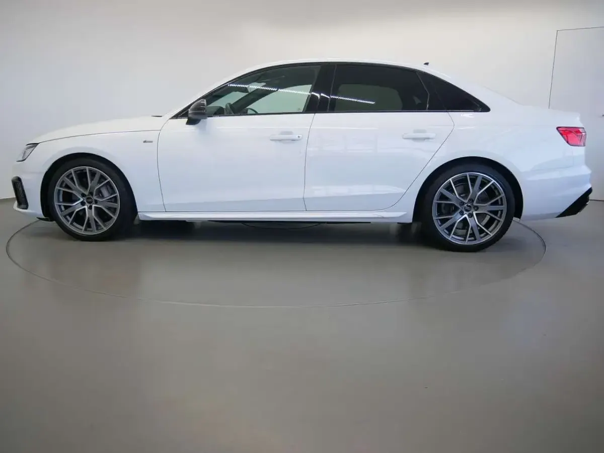 Używany Audi A4 S-Line 286 KM (210 kW) 2023 Biały Sedan/Limuzyna