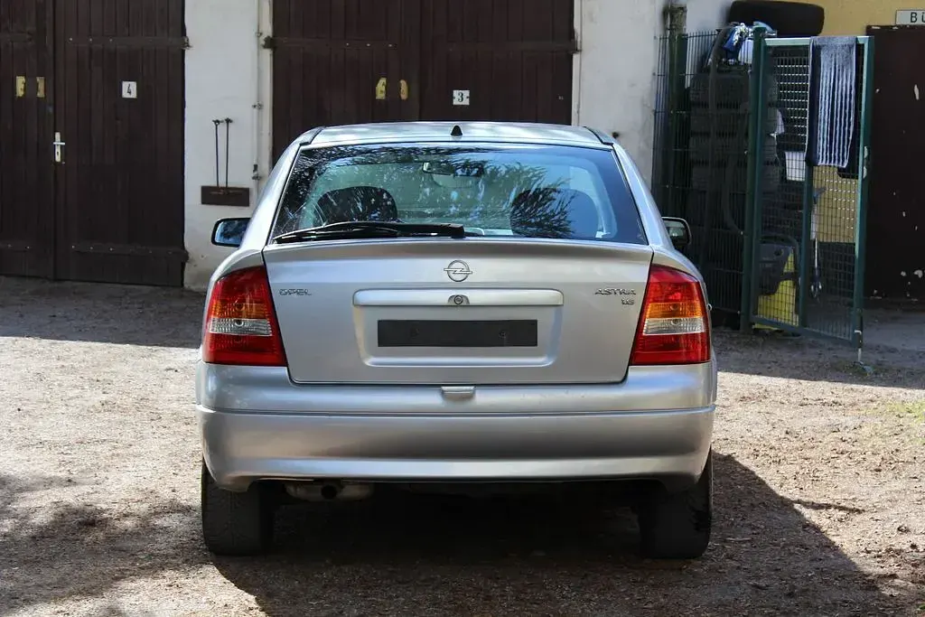 Gebraucht Opel Astra Selection 84 PS (61 kW) 2001 Silber Kleinwagen