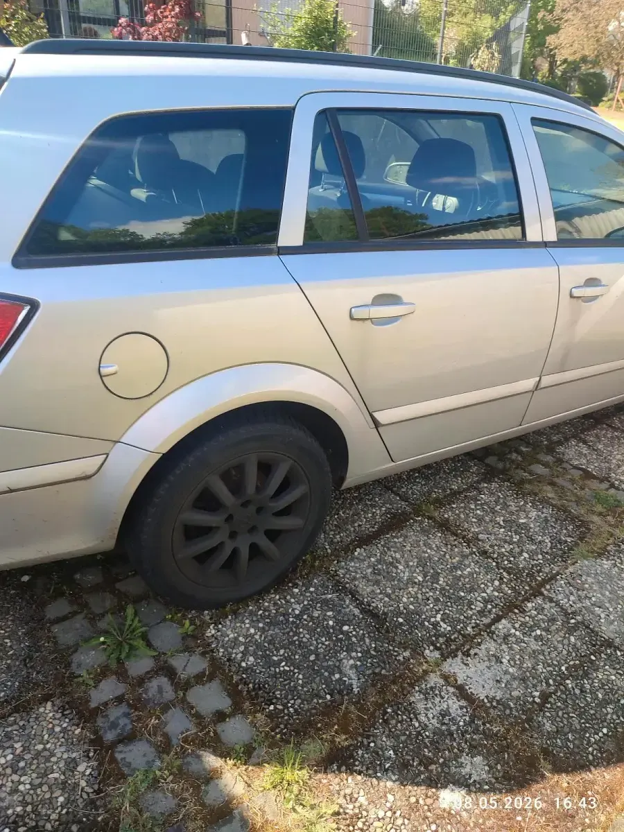 Gebraucht Opel Astra 105 PS (77 kW) 2007 Silber Kombi