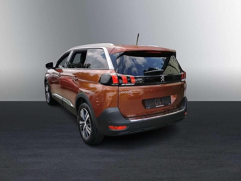 Gebraucht Peugeot 5008 Allure 131 PS (96 kW) 2023 Lackierung cuprite/metallic kl Van / Kleinbus