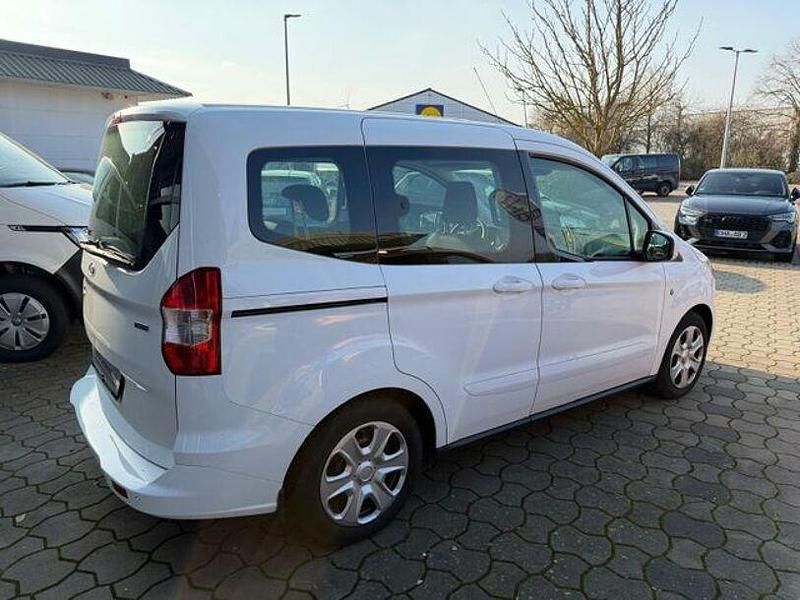 Gebraucht Ford Tourneo Courier 101 PS (74 kW) 2017 Weiß Van / Kleinbus