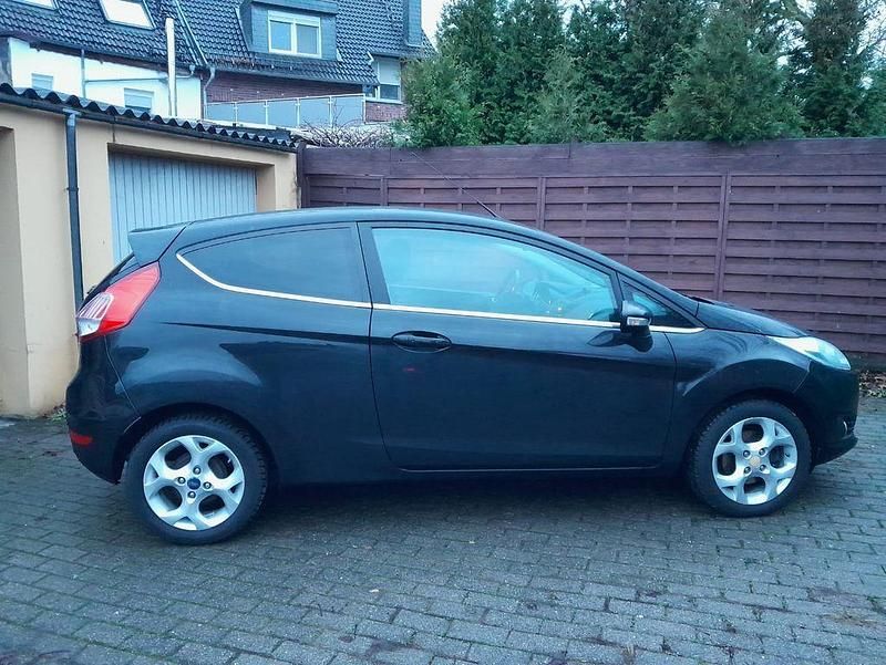 Schwarz Gebraucht 2017 Ford Fiesta Titanium Kleinwagen | 4.900 € (Superpreis) - Bild 1/4