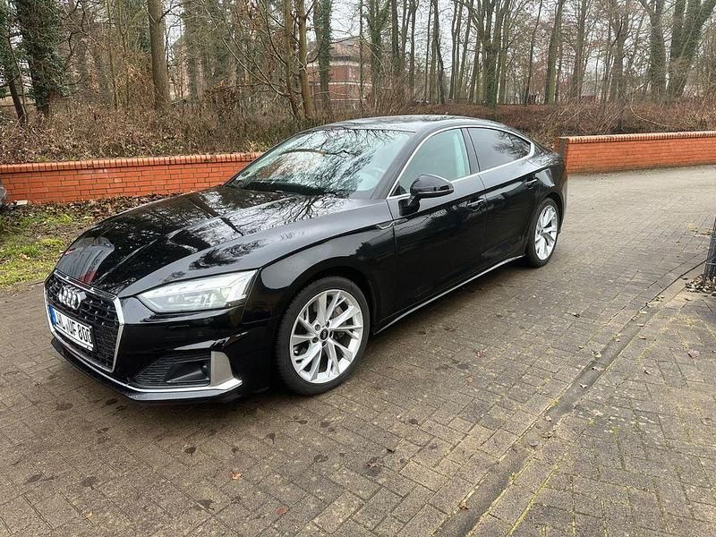 Schwarz Gebraucht 2021 Audi A5 Sportback Ambiente Kleinwagen | 33.200 € (Guter Preis) - Bild 1/4