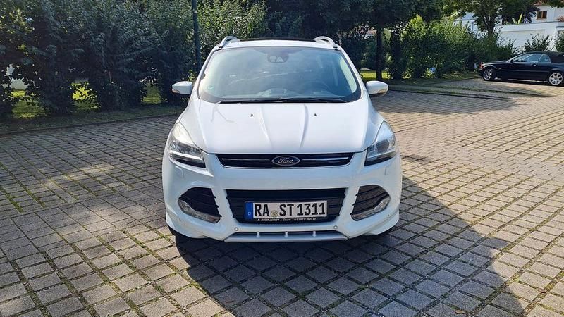 Gebraucht Ford Kuga SYNC Edition 179 PS (131 kW) 2015 Weiß SUV