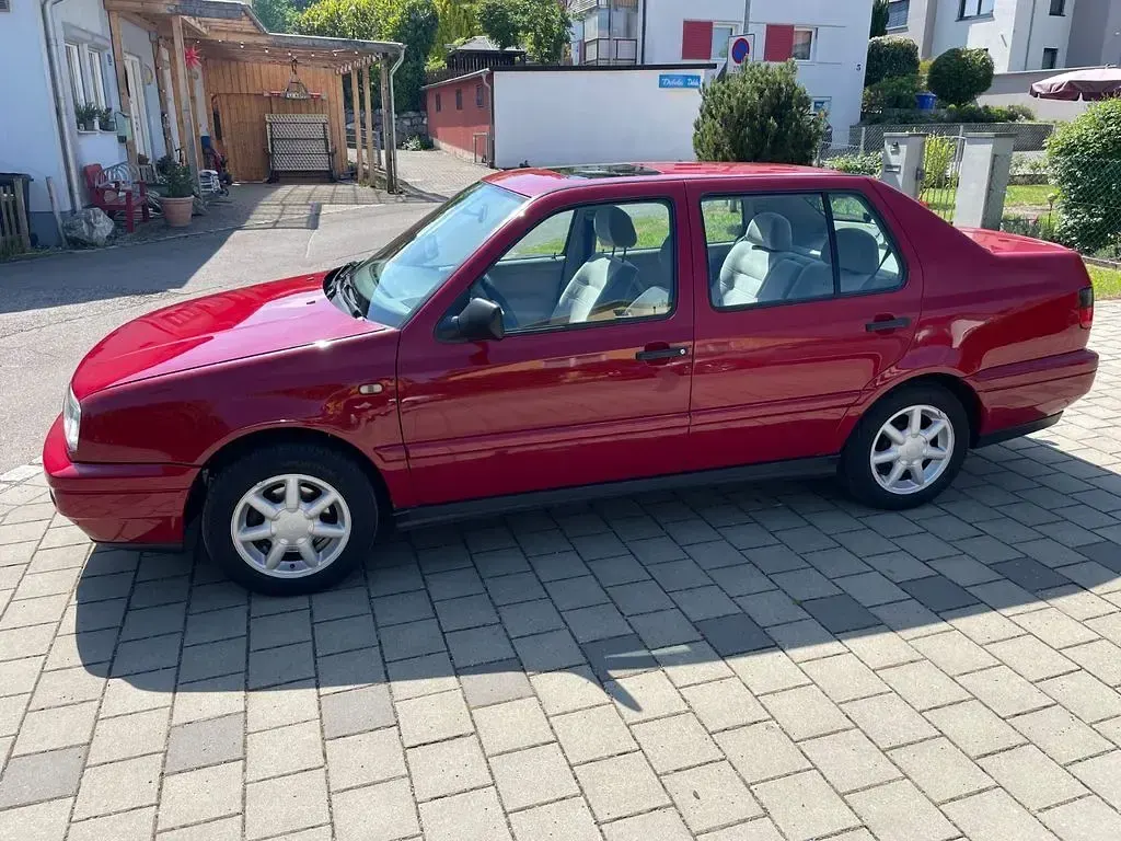 Gebraucht VW Vento 90 PS (66 kW) 1996 Rot Limousine