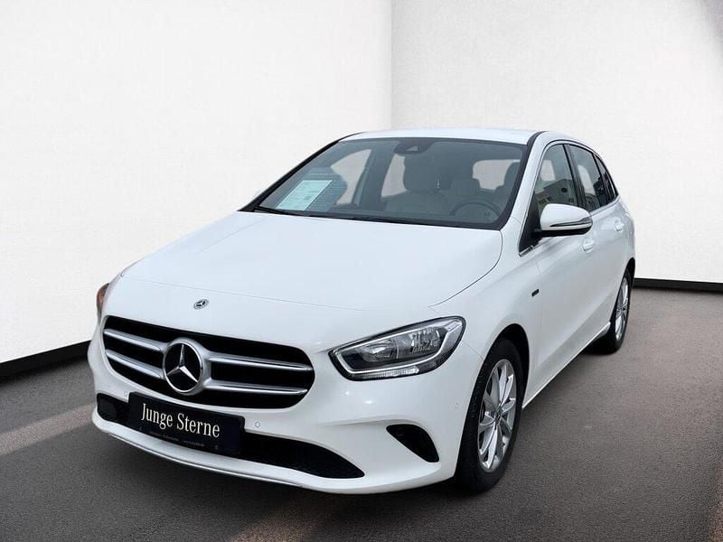 Gebraucht Mercedes E250 Progressive 160 PS (117 kW) 2021 Polarweiß uni Kombi