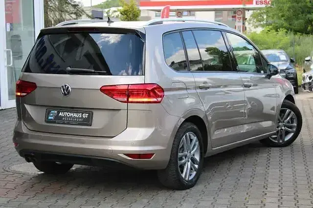 Gebraucht VW Touran 150 PS (110 kW) 2018 Titanium beige Van / Kleinbus