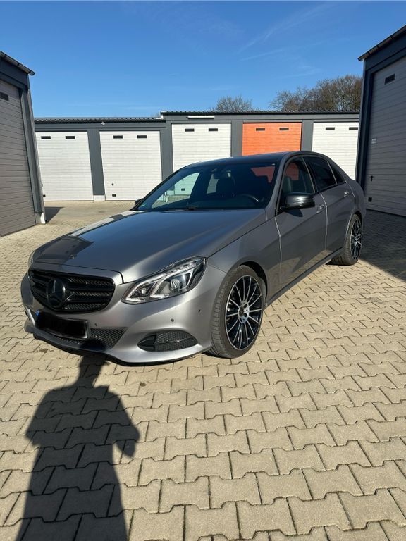 Grau Gebraucht 2014 Mercedes E220 Limousine | 13.999 € (Guter Preis) - Bild 1/4