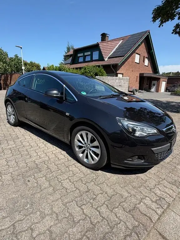 Gebraucht Opel Astra GTC 140 PS (102 kW) 2014 Schwarz Limousine