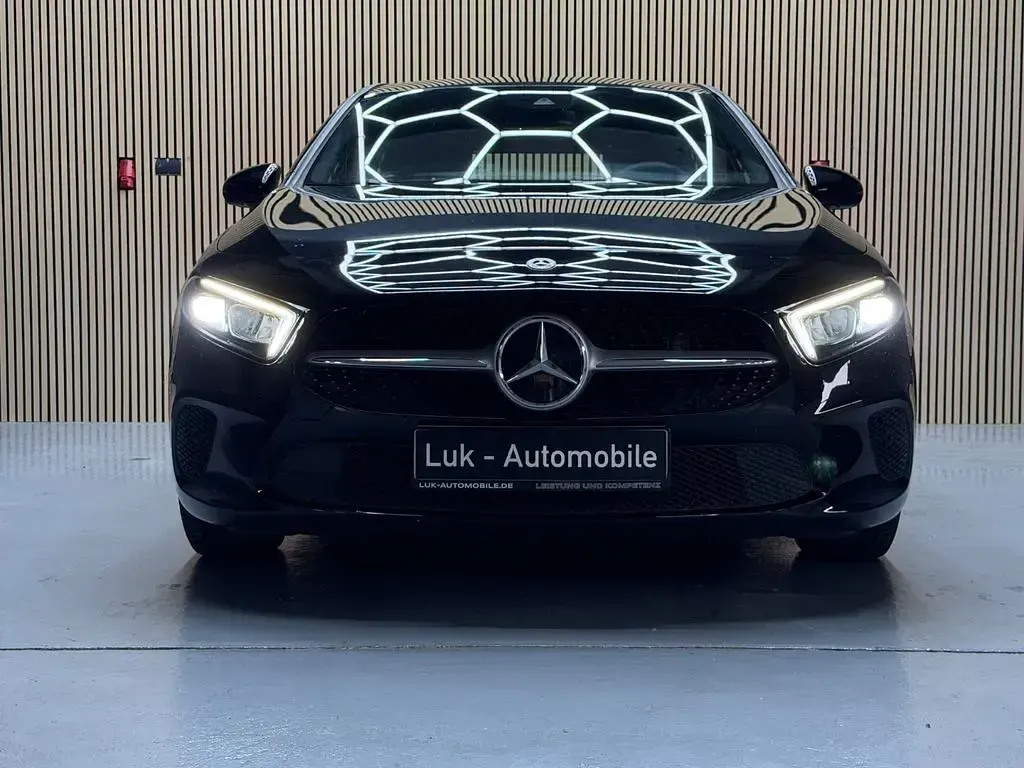 Gebraucht Mercedes A200 163 PS (119 kW) 2019 Schwarz Limousine