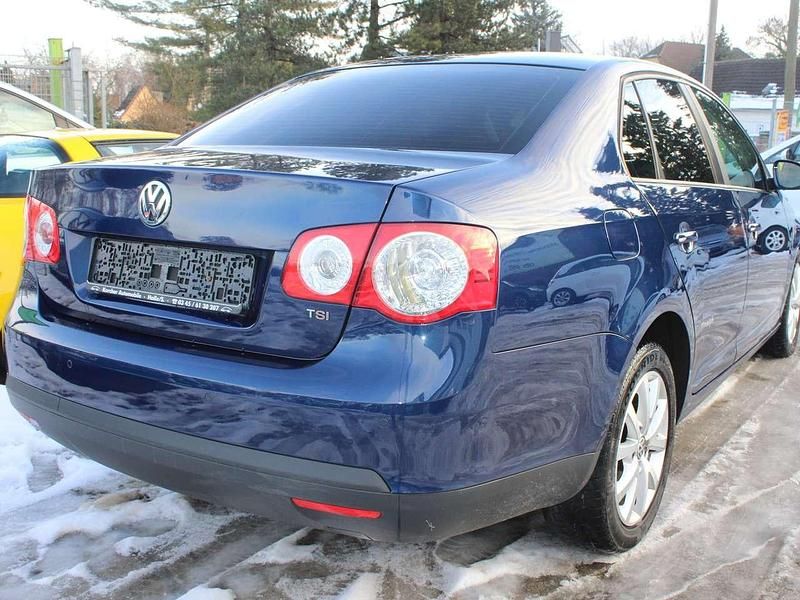 Używany VW Jetta Freestyle 160 KM (117 kW) 2009 Niebieski Sedan/Limuzyna