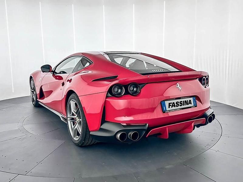 Gebraucht Ferrari 812 799 PS (587 kW) 2019 Rot