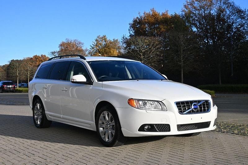 Gebraucht Volvo V70 Summum 241 PS (177 kW) 2011 Weiß Kombi