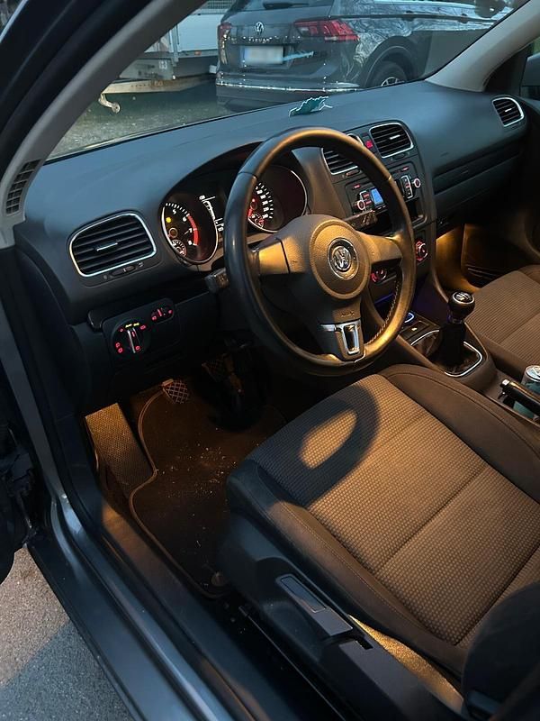 Gebraucht VW Golf VI 122 PS (89 kW) 2010 Grau Kleinwagen