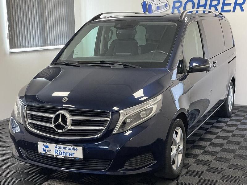 Blau Gebraucht 2018 Mercedes V250 Sport Van / Kleinbus | 36.990 € (Superpreis) - Bild 1/4