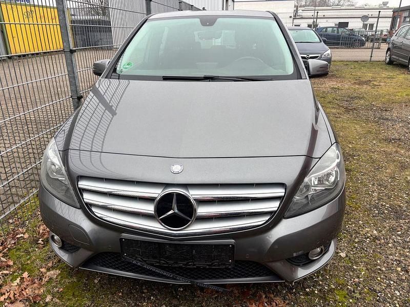 Gebraucht Mercedes B200 156 PS (114 kW) 2012 Grau Van / Kleinbus