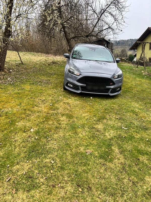 Gebraucht Ford Focus ST 185 PS (136 kW) 2014 Grau Kombi