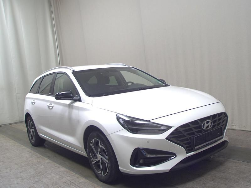 Gebraucht Hyundai i30 Intro Edition 116 PS (85 kW) 2020 Weiss Kombi